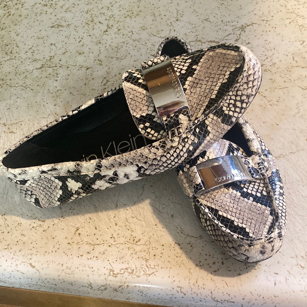 Ladies flats